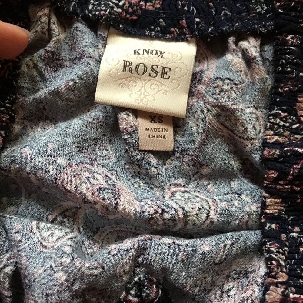 KNOX ROSE • Paisley Print Keyhole Top - Picture 4 of 5